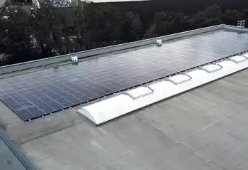 Panneaux solaire sur le toit de l'unité de fabrication abeko : une autonomie énergétique de production de nos citernes